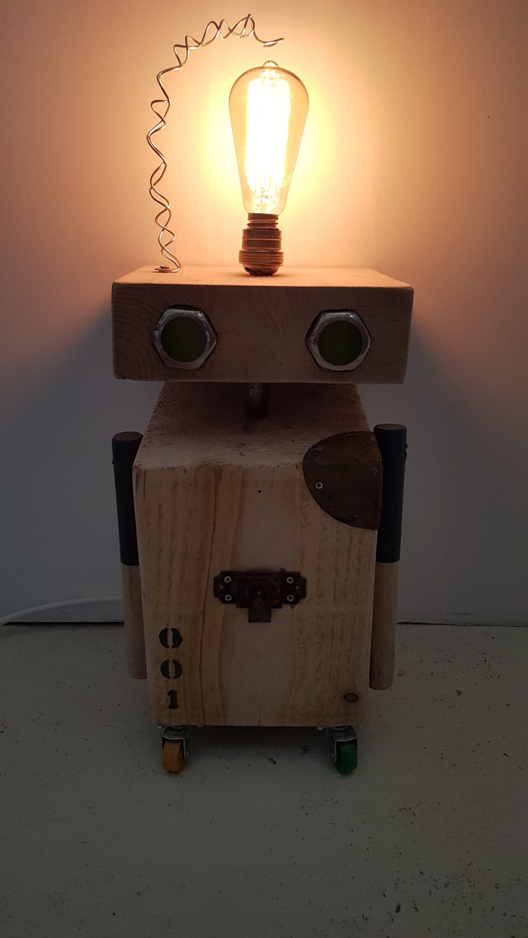 Robot lampe de chevet